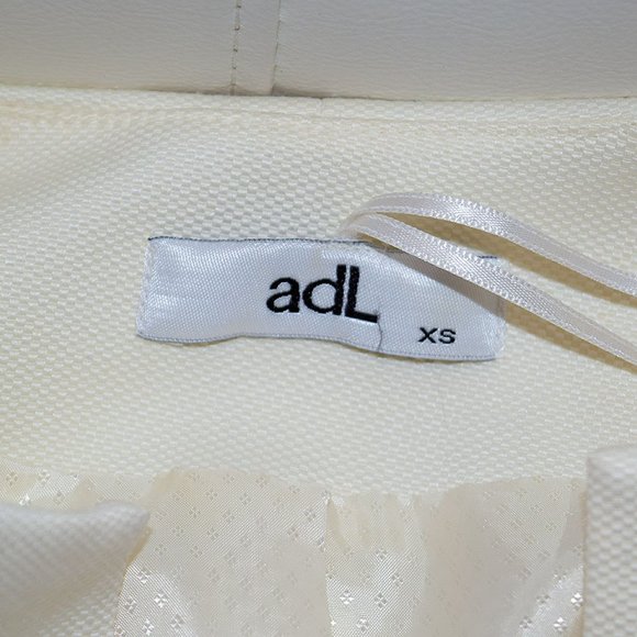 Open Front Cropped Suit Jacket - Picture 13 of 16